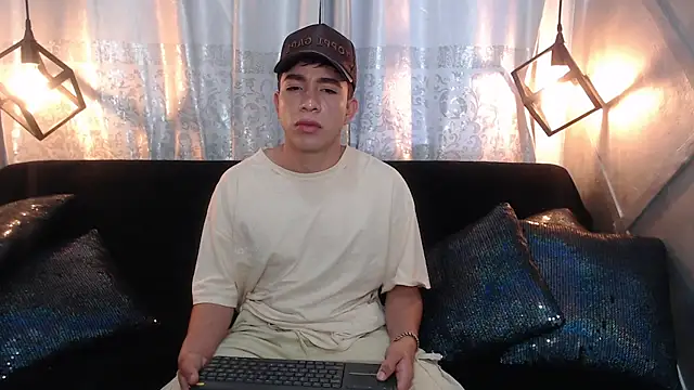 Snapshot of Aaron_foxx1 chatting on 11-13-25, 12:09 Aaron foxx1 online show from 11-13-25, 12:09