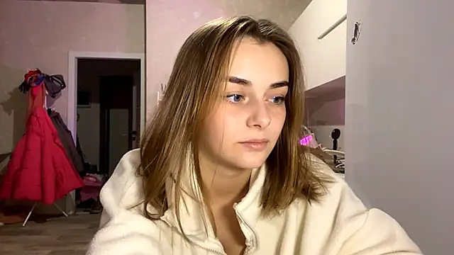 Snapshot of GeralynChiszar chatting on 12-04-25, 01:04 GeralynChiszar online show from 12-04-25, 01:04