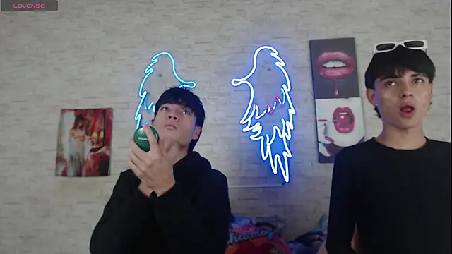 axel milo kairo and noa online show from 11-15-25, 08:35