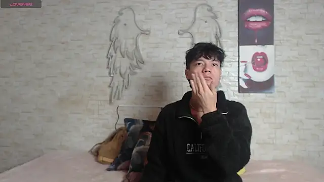 axel milo kairo and noa online show from 12-17-25, 03:06