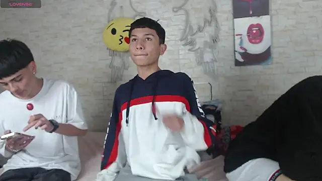 axel milo kairo and noa online show from 11-25-25, 12:33