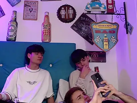 axel milo kairo and noa online show from 11-21-25, 04:00