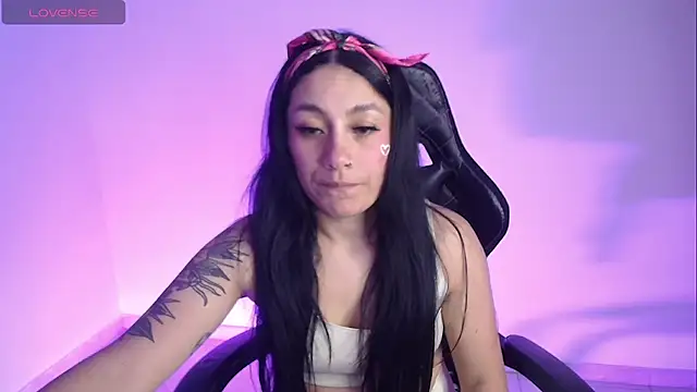 Millie bobby online show from 11-14-25, 01:48