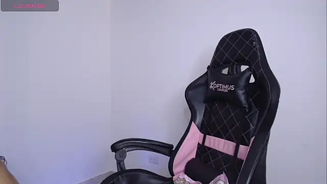 Millie bobby online show from 01-17-26, 04:43