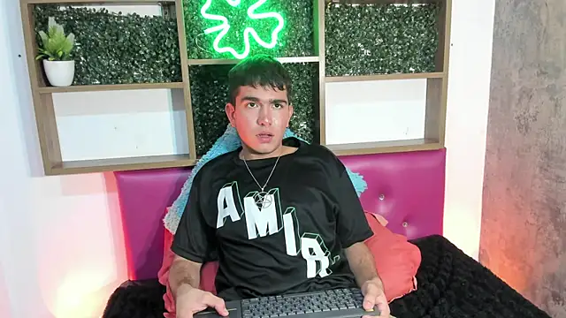 Cyrus Wlaker online show from 11-14-25, 08:23