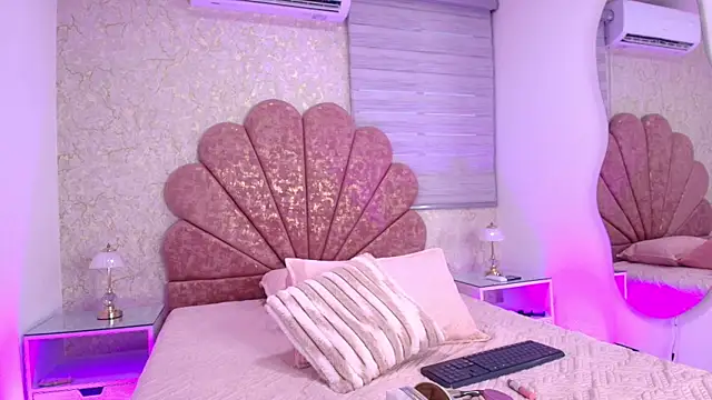 mia fontana  online show from 11-20-25, 11:55