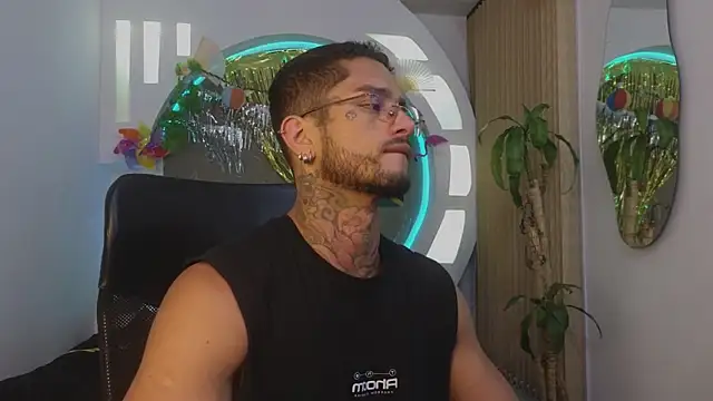 Snapshot of Alanrodgers chatting on 04-06-26, 11:22 Alanrodgers online show from 04-06-26, 11:22