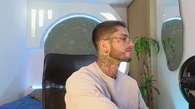 Snapshot of Alanrodgers chatting on 03-09-26, 11:25 Alanrodgers online show from 03-09-26, 11:25