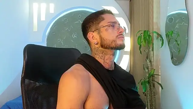 Snapshot of Alanrodgers chatting on 03-06-26, 01:17 Alanrodgers online show from 03-06-26, 01:17