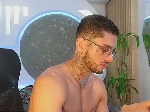 Snapshot of Alanrodgers chatting on 02-13-26, 01:00 Alanrodgers online show from 02-13-26, 01:00