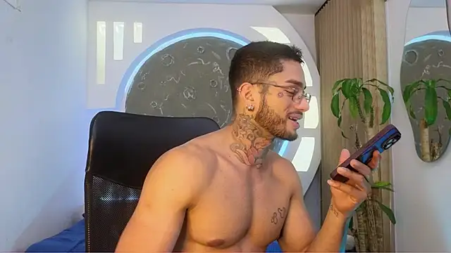 Snapshot of Alanrodgers chatting on 03-13-26, 01:49 Alanrodgers online show from 03-13-26, 01:49