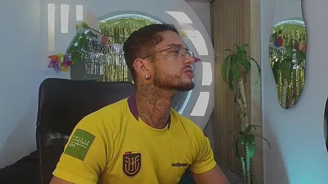 Snapshot of Alanrodgers chatting on 04-07-26, 12:51 Alanrodgers online show from 04-07-26, 12:51