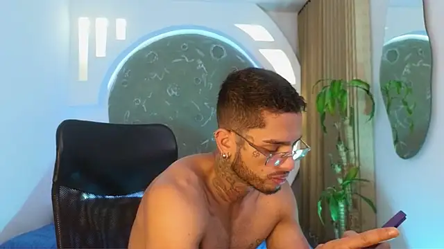 Snapshot of Alanrodgers chatting on 03-08-26, 11:57 Alanrodgers online show from 03-08-26, 11:57