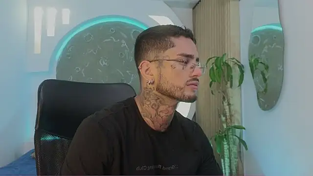 Snapshot of Alanrodgers chatting on 03-23-26, 11:43 Alanrodgers online show from 03-23-26, 11:43