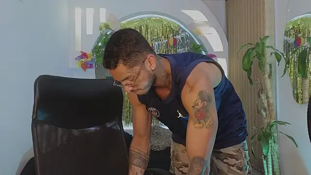 Snapshot of Alanrodgers chatting on 04-04-26, 12:45 Alanrodgers online show from 04-04-26, 12:45