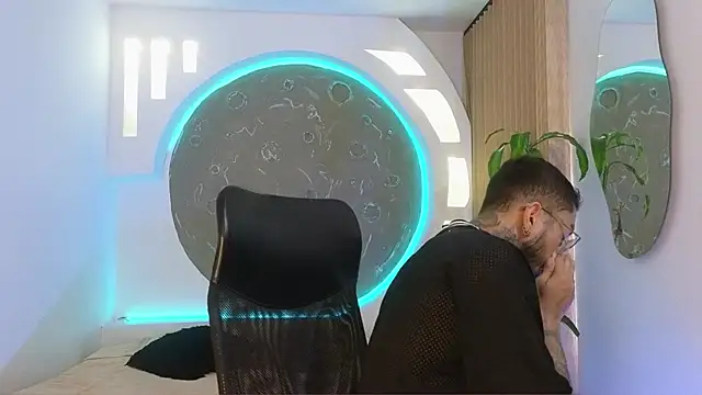 Snapshot of Alanrodgers chatting on 02-25-26, 01:44 Alanrodgers online show from 02-25-26, 01:44