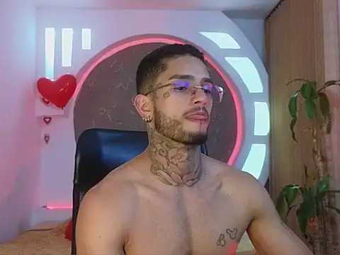 Snapshot of Alanrodgers chatting on 02-15-26, 10:36 Alanrodgers online show from 02-15-26, 10:36