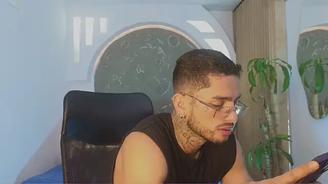 Snapshot of Alanrodgers chatting on 03-14-26, 01:39 Alanrodgers online show from 03-14-26, 01:39