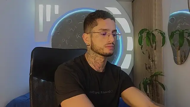 Snapshot of Alanrodgers chatting on 03-11-26, 12:54 Alanrodgers online show from 03-11-26, 12:54