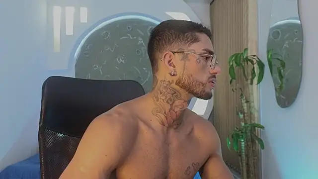 Snapshot of Alanrodgers chatting on 03-29-26, 01:02 Alanrodgers online show from 03-29-26, 01:02