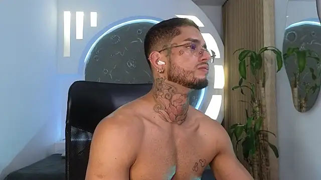 Snapshot of Alanrodgers chatting on 02-04-26, 11:16 Alanrodgers online show from 02-04-26, 11:16