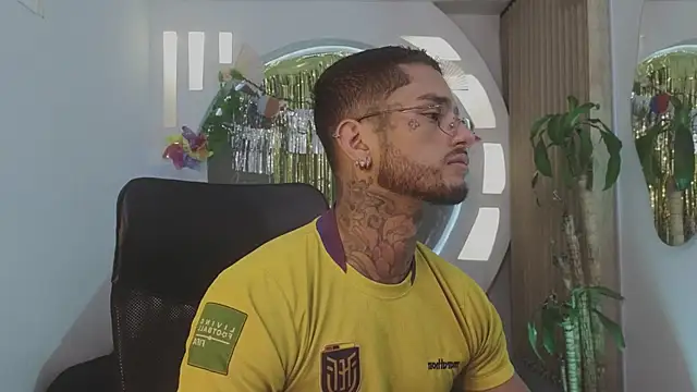 Snapshot of Alanrodgers chatting on 04-11-26, 11:36 Alanrodgers online show from 04-11-26, 11:36