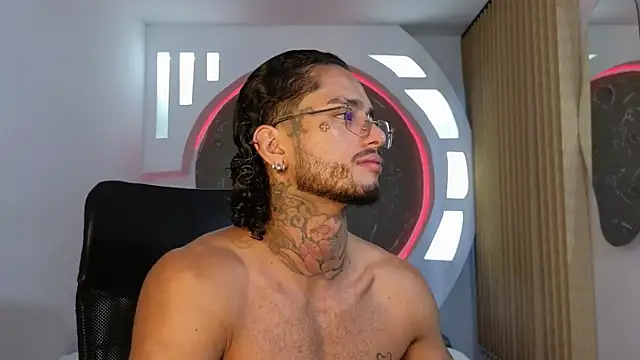 Snapshot of Alanrodgers chatting on 11-15-25, 11:03 Alanrodgers online show from 11-15-25, 11:03