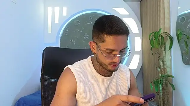 Snapshot of Alanrodgers chatting on 03-28-26, 01:12 Alanrodgers online show from 03-28-26, 01:12