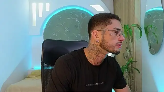 Snapshot of Alanrodgers chatting on 02-28-26, 01:44 Alanrodgers online show from 02-28-26, 01:44