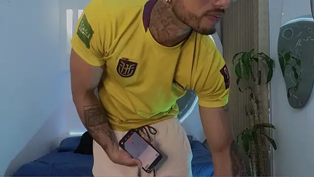 Snapshot of Alanrodgers chatting on 03-22-26, 11:45 Alanrodgers online show from 03-22-26, 11:45