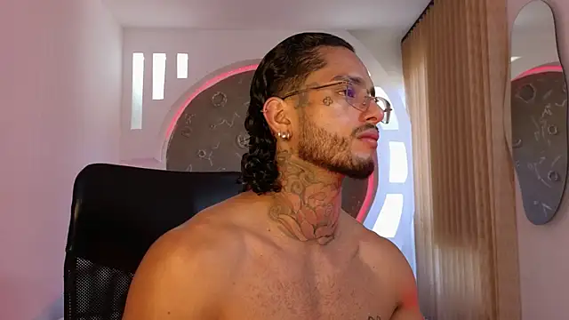 Snapshot of Alanrodgers chatting on 11-17-25, 01:15 Alanrodgers online show from 11-17-25, 01:15