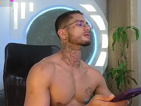 Snapshot of Alanrodgers chatting on 02-12-26, 01:00 Alanrodgers online show from 02-12-26, 01:00