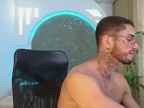 Snapshot of Alanrodgers chatting on 02-17-26, 04:15 Alanrodgers online show from 02-17-26, 04:15