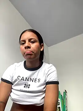 lineichun1708 online show from 11-11-25, 01:17