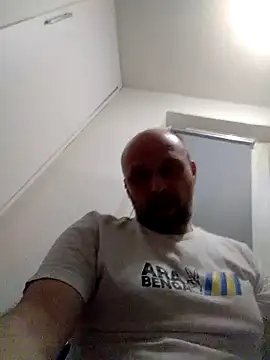 Snapshot of Patrik-Bi chatting on 11-12-25, 12:59 Patrik-Bi online show from 11-12-25, 12:59