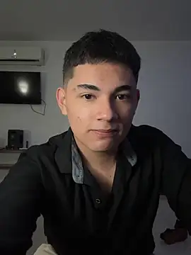 Snapshot of Santiagooo1233 chatting on 03-01-26, 04:12 Santiagooo1233 online show from 03-01-26, 04:12