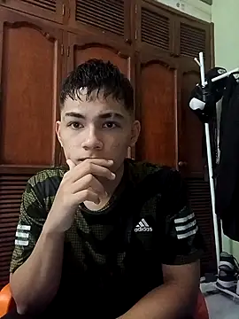 Snapshot of Santiagooo1233 chatting on 11-17-25, 02:15 Santiagooo1233 online show from 11-17-25, 02:15