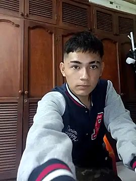 Snapshot of Santiagooo1233 chatting on 11-16-25, 02:27 Santiagooo1233 online show from 11-16-25, 02:27