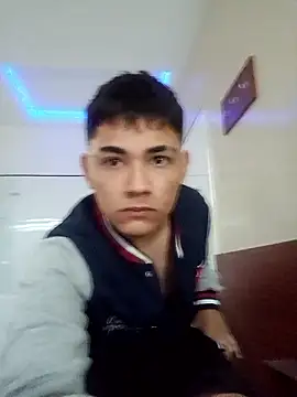 Snapshot of Santiagooo1233 chatting on 01-12-26, 10:58 Santiagooo1233 online show from 01-12-26, 10:58