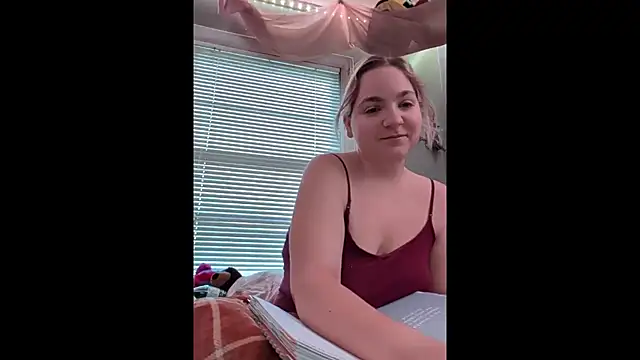 Snapshot of jessiekxxx chatting on 11-17-25, 12:09 jessiekxxx online show from 11-17-25, 12:09