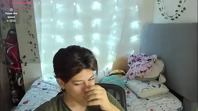 Felix kitty online show from 12-19-25, 11:34