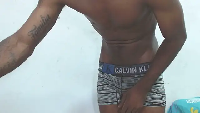 antonela-cris online show from 12-15-25, 04:07