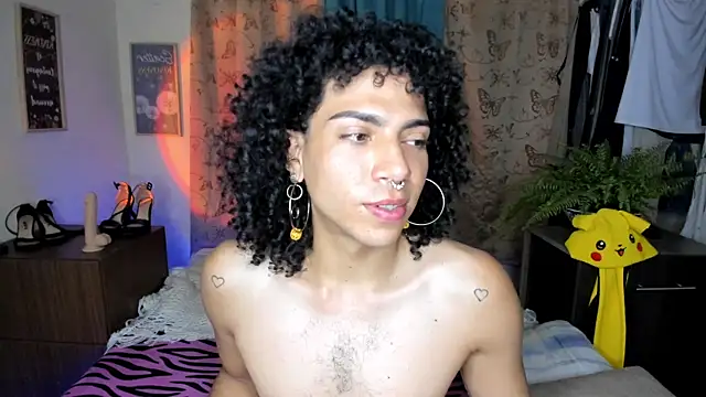 Snapshot of Angel_White25 chatting on 04-19-26, 10:12 Angel White25 online show from 04-19-26, 10:12