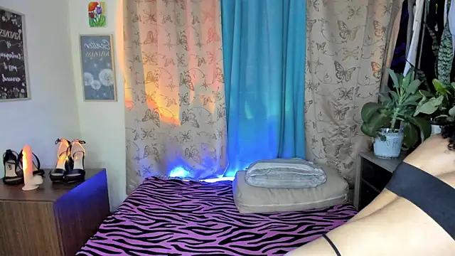 Snapshot of Angel_White25 chatting on 05-14-26, 10:51 Angel White25 online show from 05-14-26, 10:51