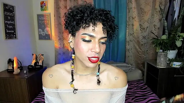 Snapshot of Angel_White25 chatting on 05-10-26, 01:31 Angel White25 online show from 05-10-26, 01:31