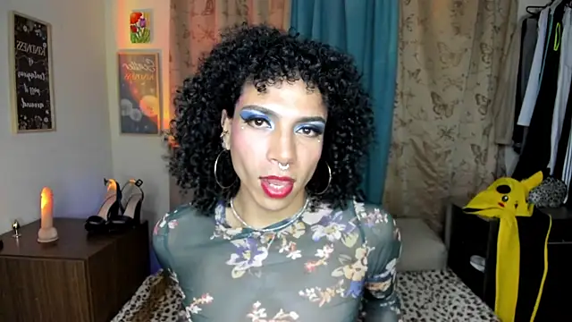 Snapshot of Angel_White25 chatting on 05-20-26, 01:13 Angel White25 online show from 05-20-26, 01:13