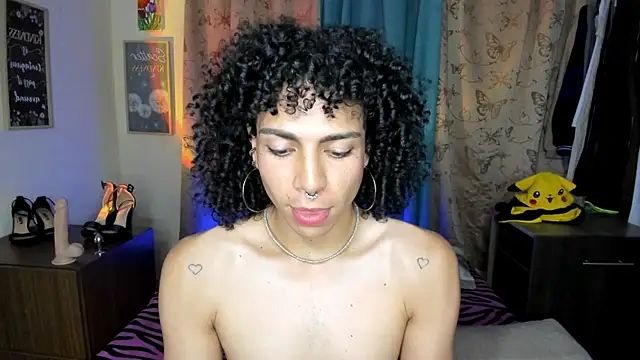 Snapshot of Angel_White25 chatting on 05-13-26, 12:17 Angel White25 online show from 05-13-26, 12:17