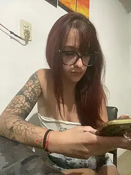 Snapshot of Taurina0105 chatting on 02-24-26, 06:36 Taurina0105 online show from 02-24-26, 06:36