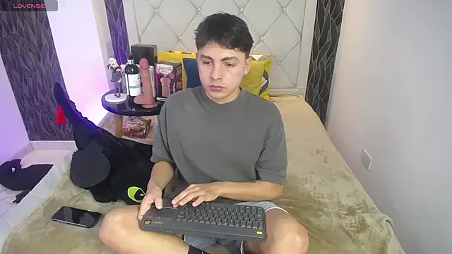 Samu FoXXX online show from 12-16-25, 08:24