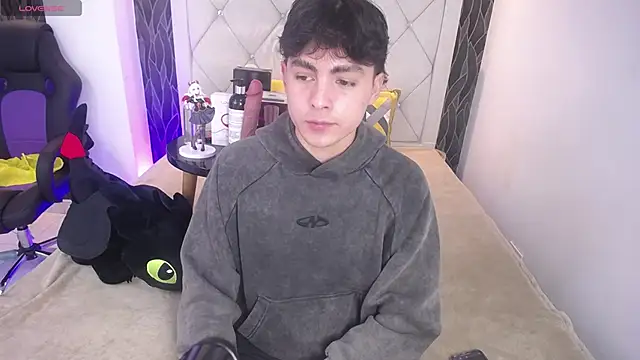 Samu FoXXX online show from 11-17-25, 08:02